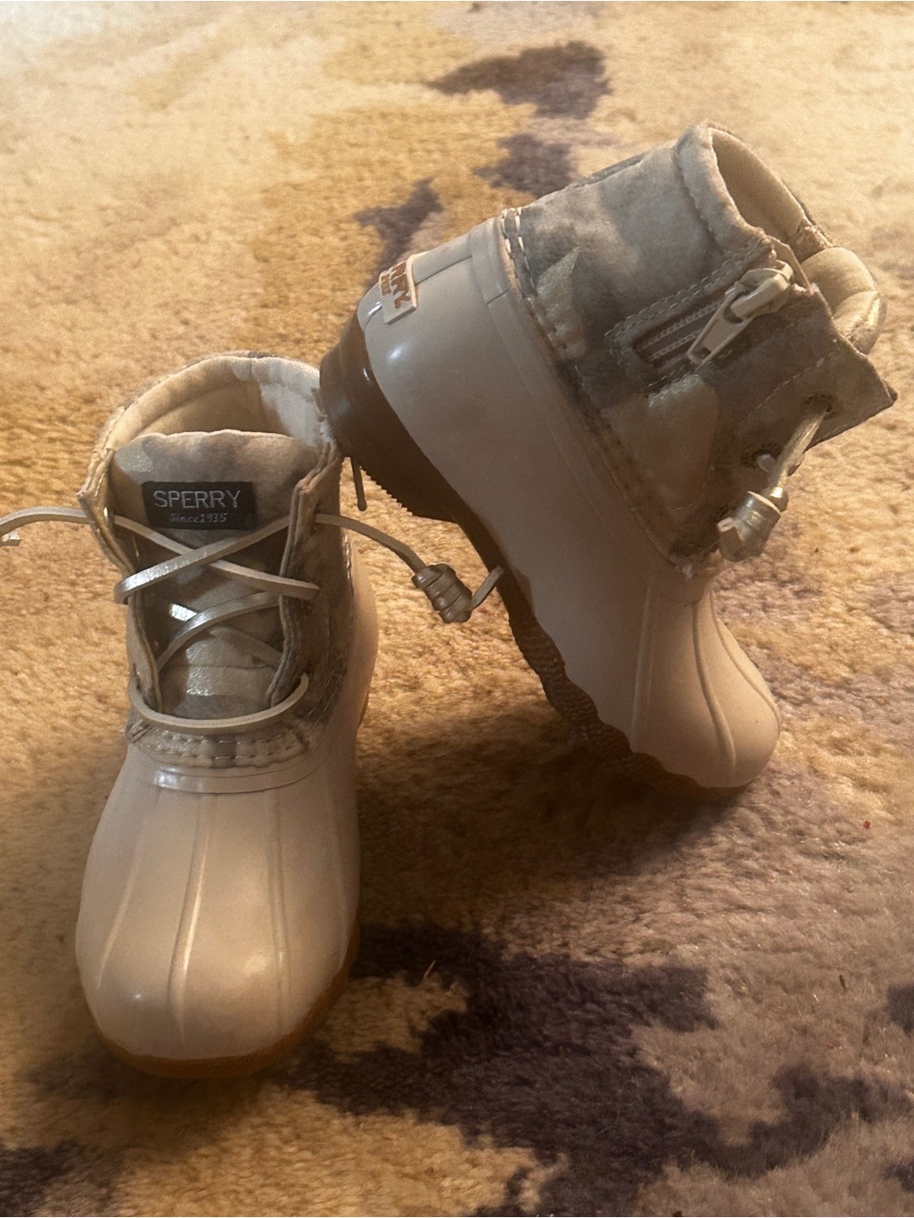 EUC Sperry Kids Saltwater Ivory/Metallic  Gray Camo Waterproof Duck Boots Sz 8
